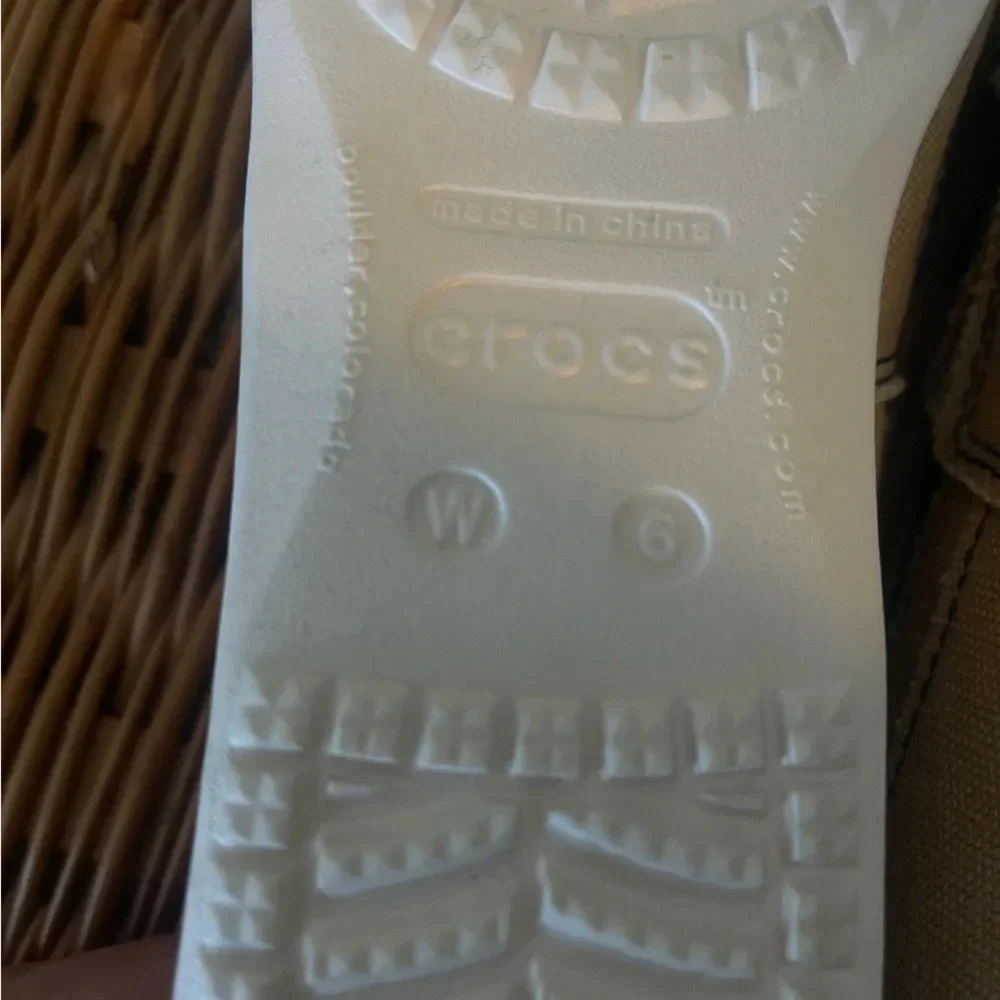 CROCS Disney Mickey Mouse Size 6 Womens Distressed Slip On Tan Canva - Picture 9 of 9